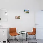Central Brand New And Modern Apartment