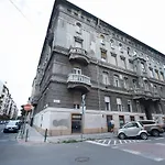 Central Brand New And Modern Apartment