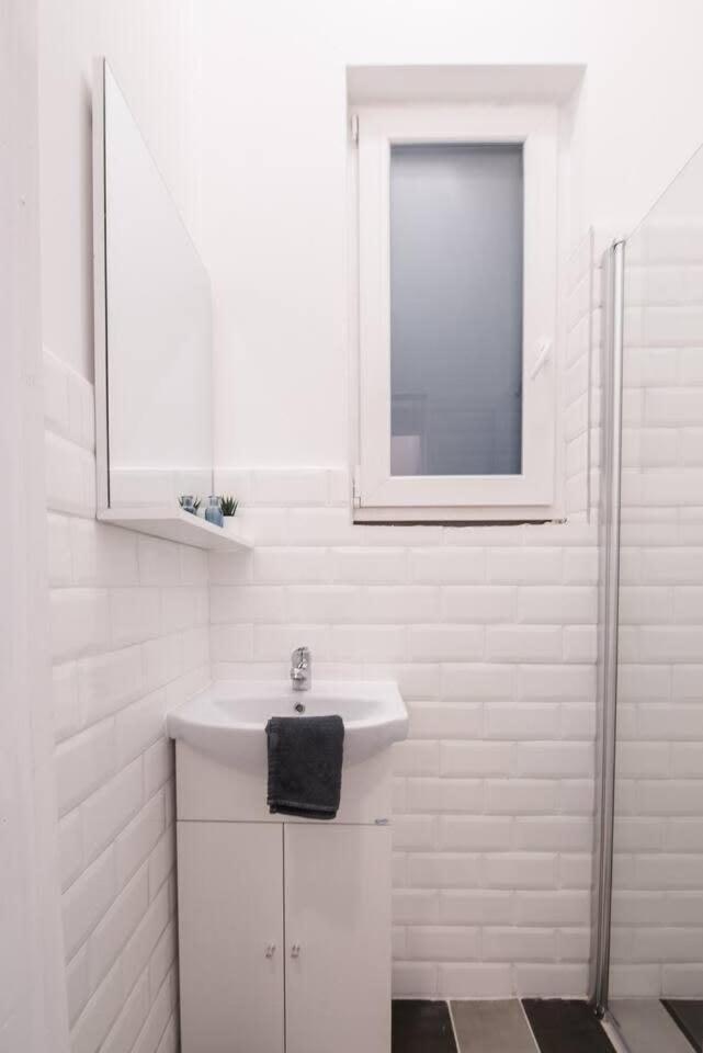 Brand New And Modern Apartment *