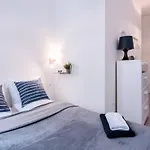 Central Brand New And Modern Apartment